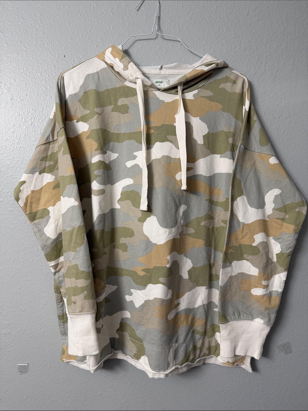aerie Neutral Camo Hooded Pullover in Cream, Tan & Olive (NWOT)